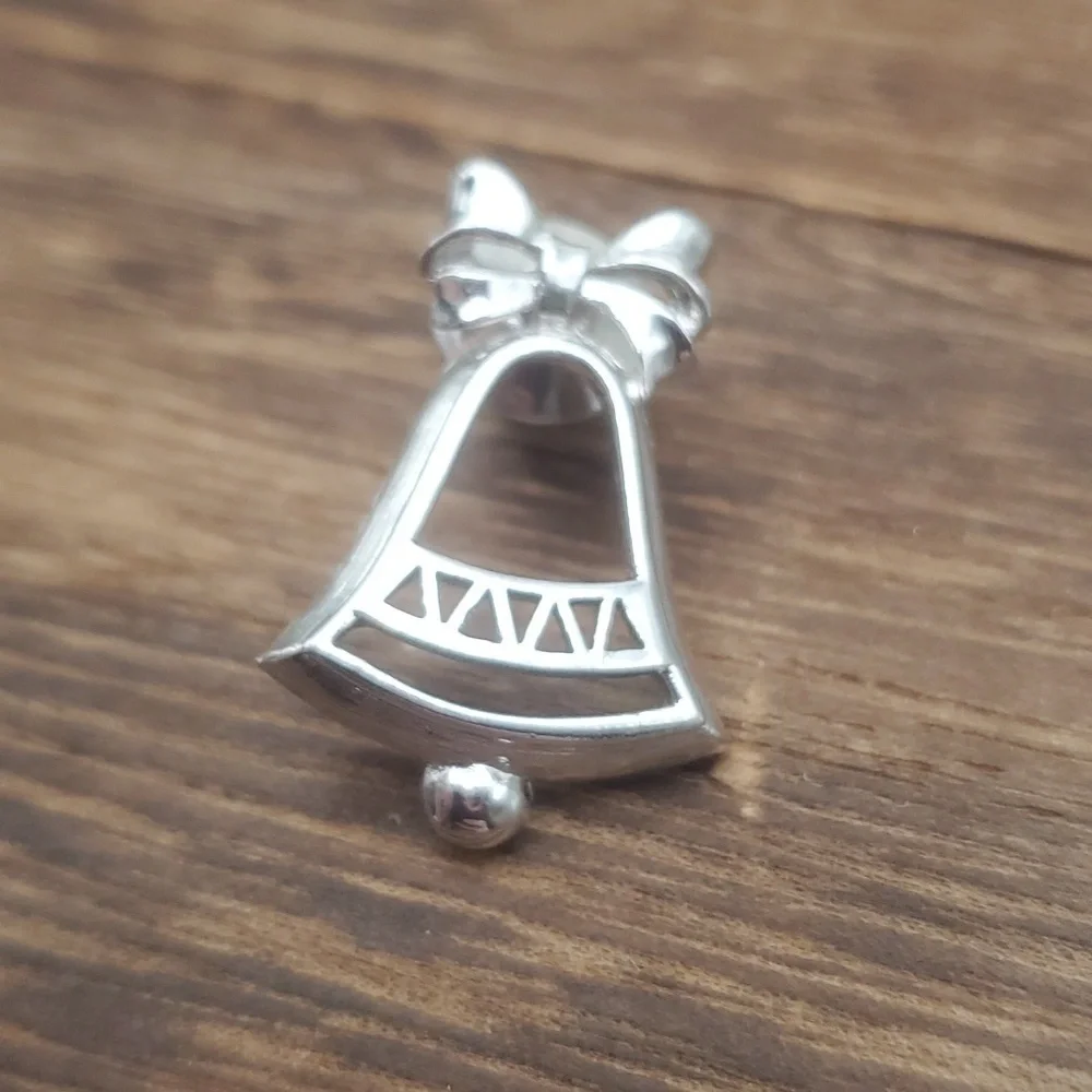 Avon holly Christmas bell wedding 🔔 pin‎ B547